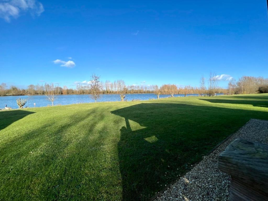 Reeds Lodge, Lake Pochard South Cerney Exterior photo