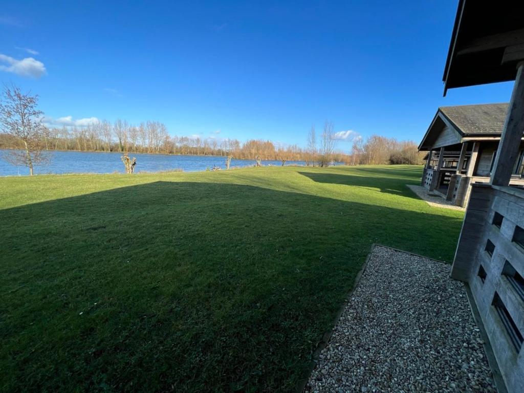 Reeds Lodge, Lake Pochard South Cerney Exterior photo