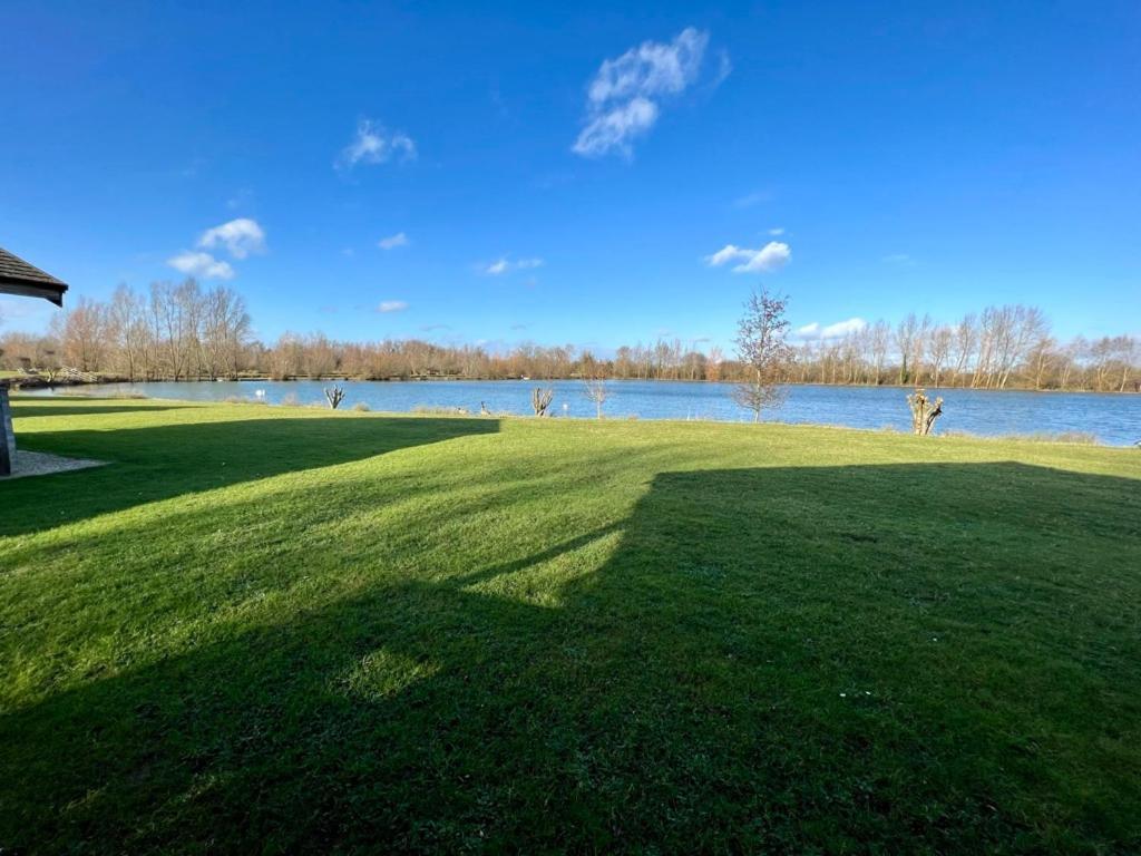 Reeds Lodge, Lake Pochard South Cerney Exterior photo